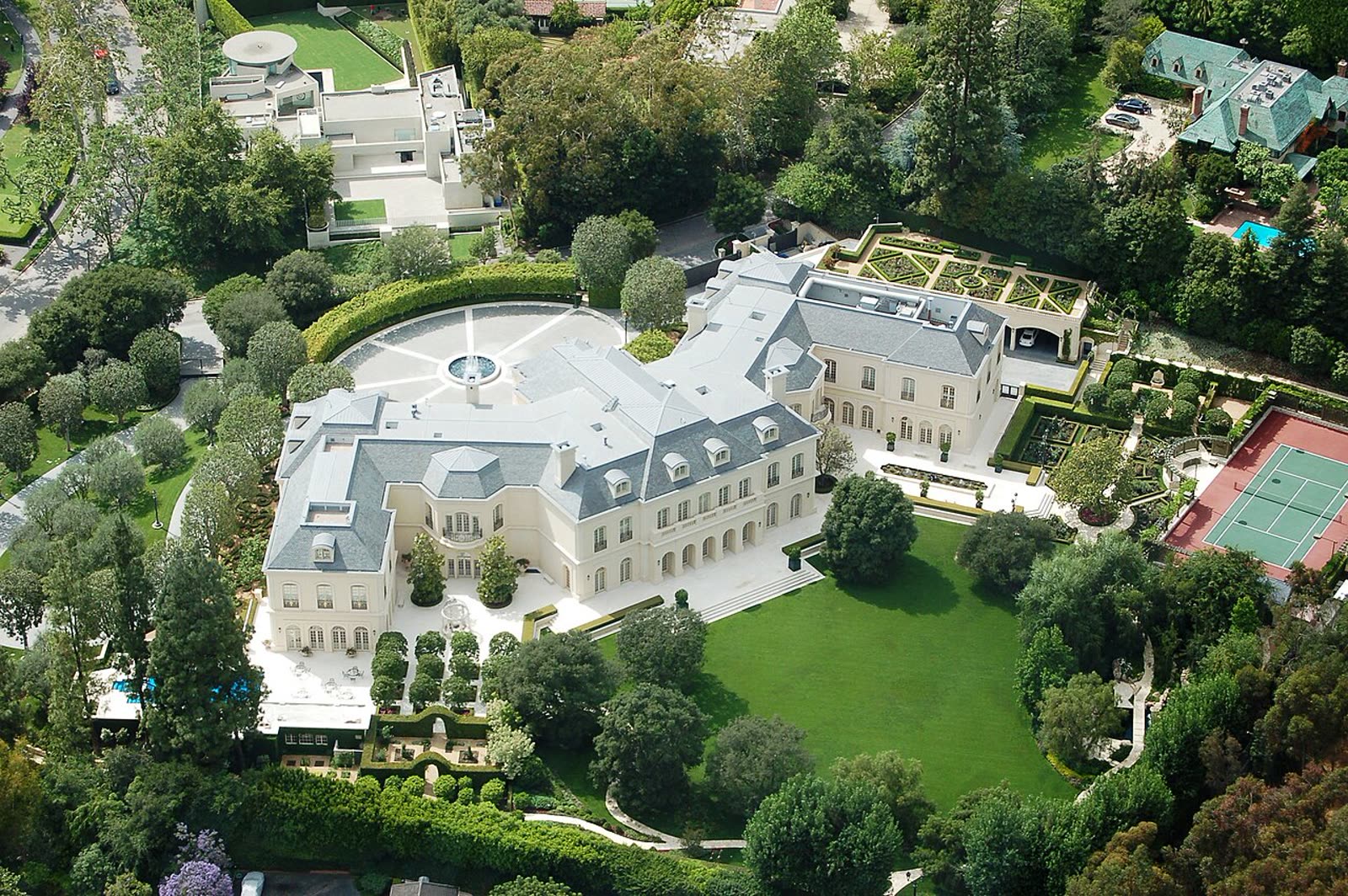 Luxury appliance repair in Holmby Hills, CA by an Onyx technician