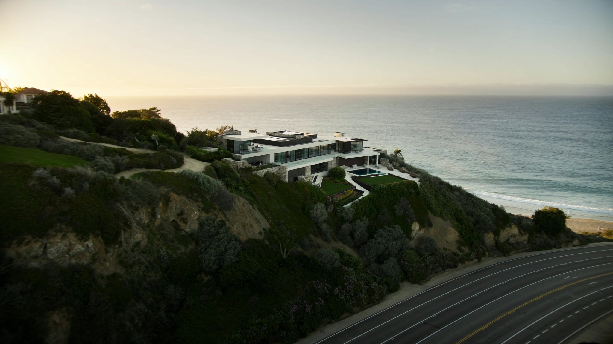 Luxury appliance repair in Malibu, CA by an Onyx technician